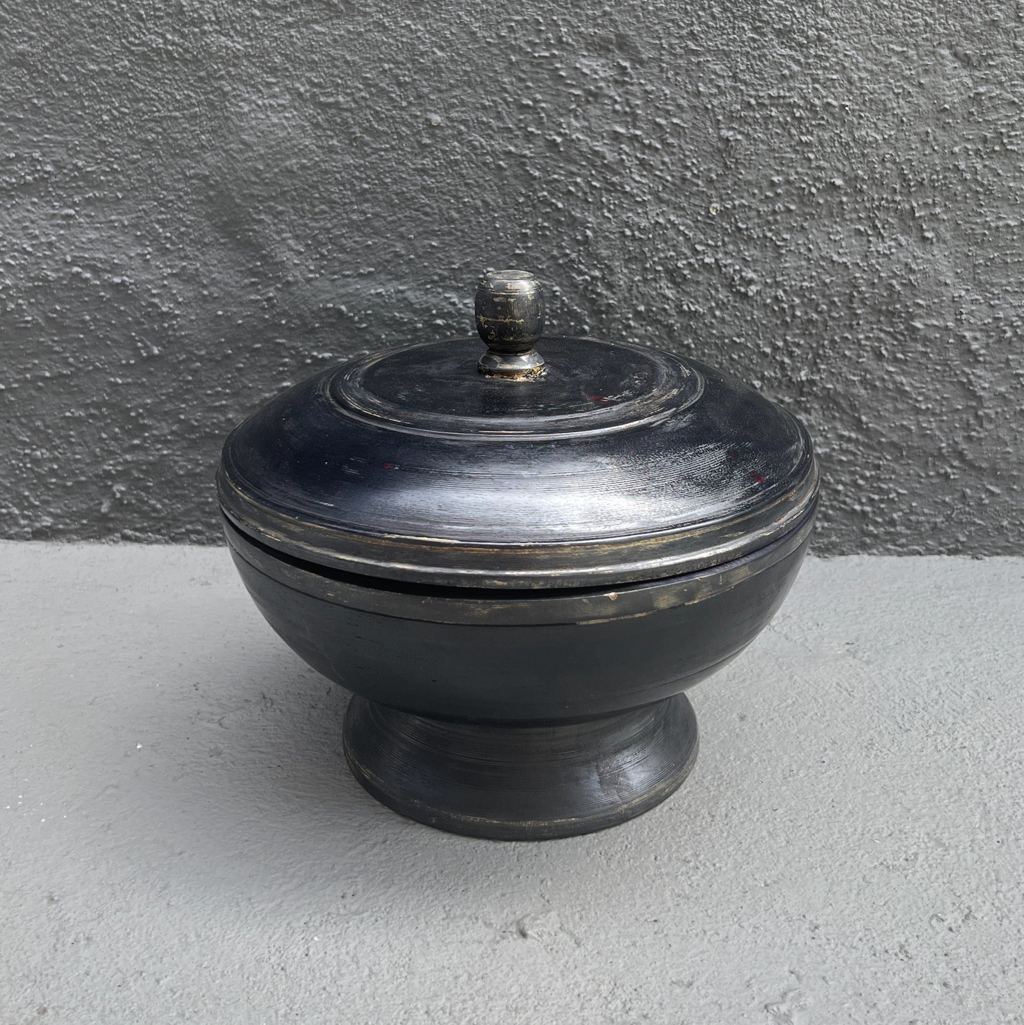 Antique Bowl Black