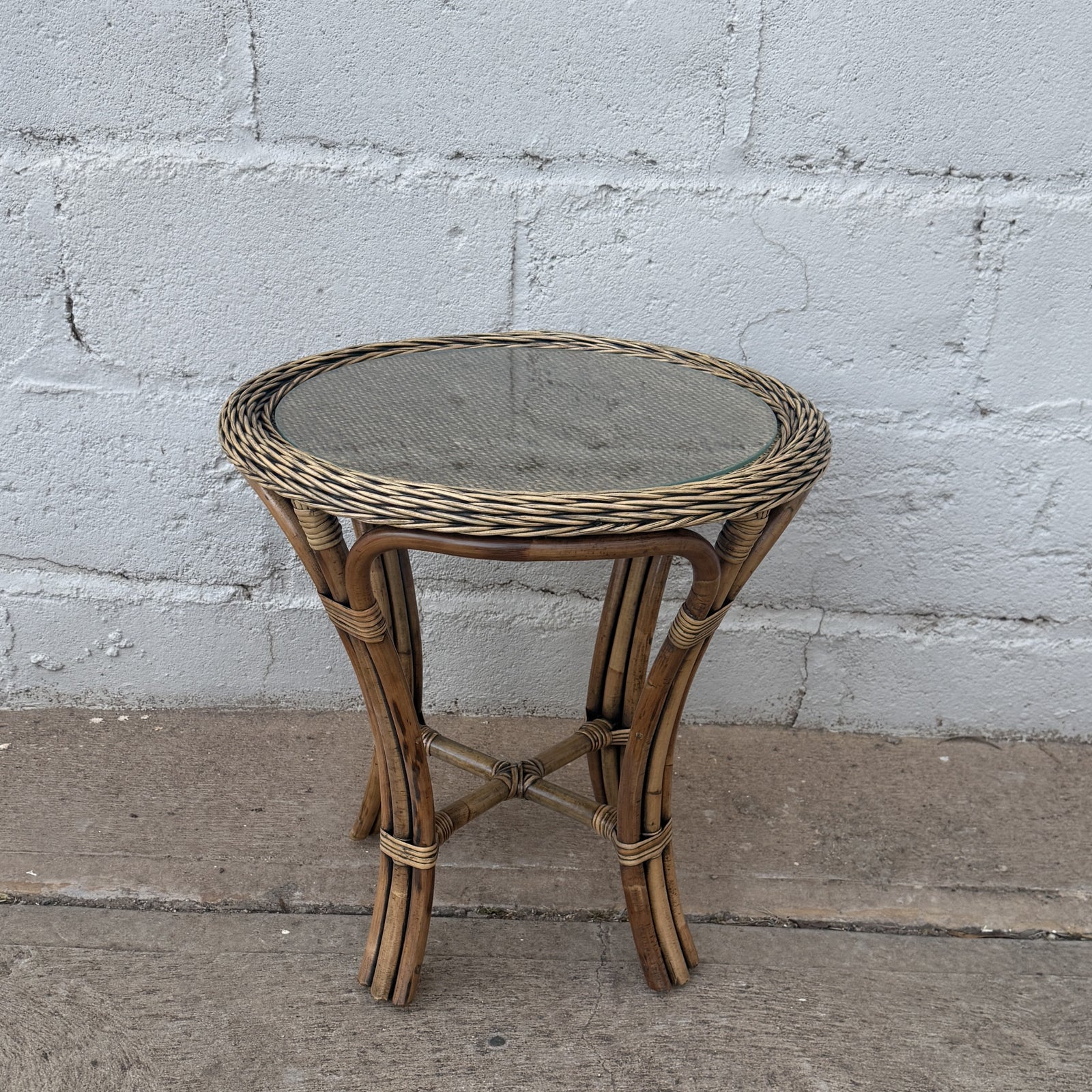 Side Table Round Batuan