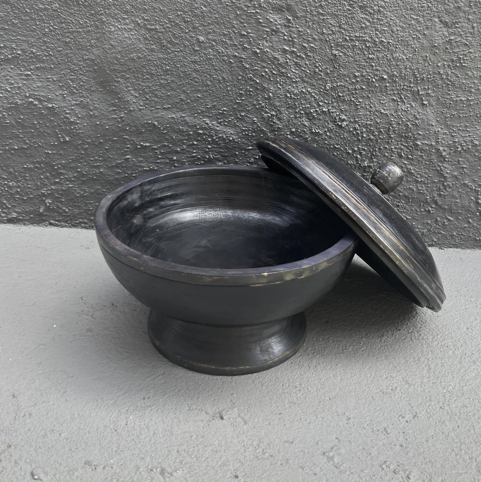 Antique Bowl Black