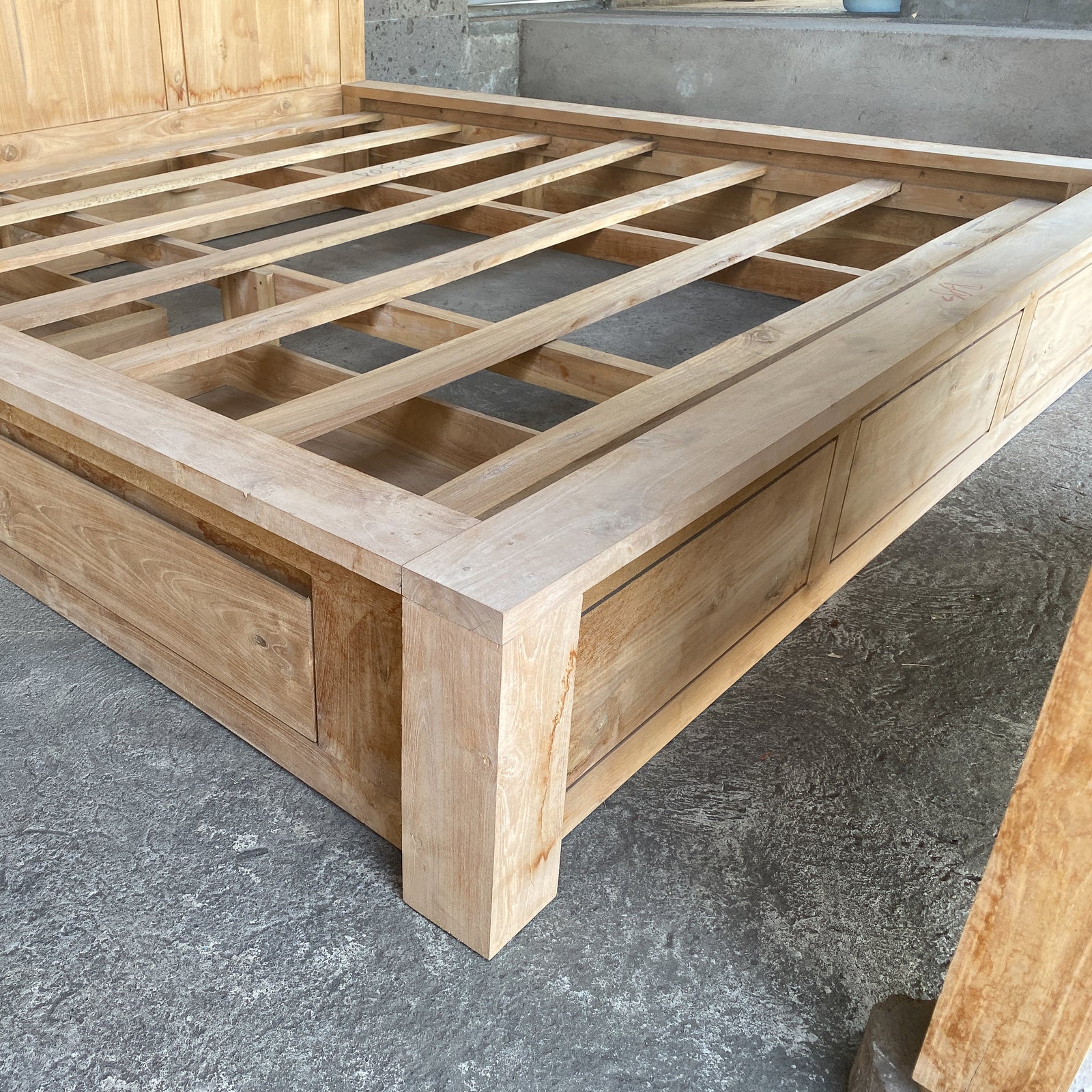 Bed Base Queen Colonial