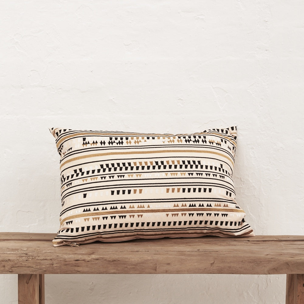 Cushion 40x60cm diamond Emb